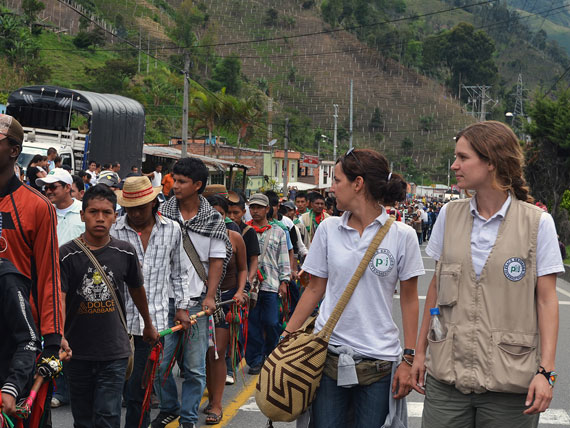 Activistas de PBI en Colombia durante la Minga de los pueblos indigenas